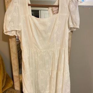 White puff sleeve midi dress with floral embroider